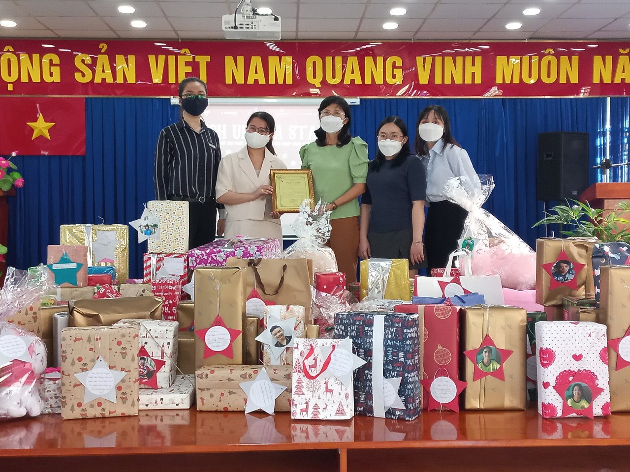 SSHT, Vietnam - Wish Upon A Star Gifts to Binh Chanh Development Support Center Integrated Education